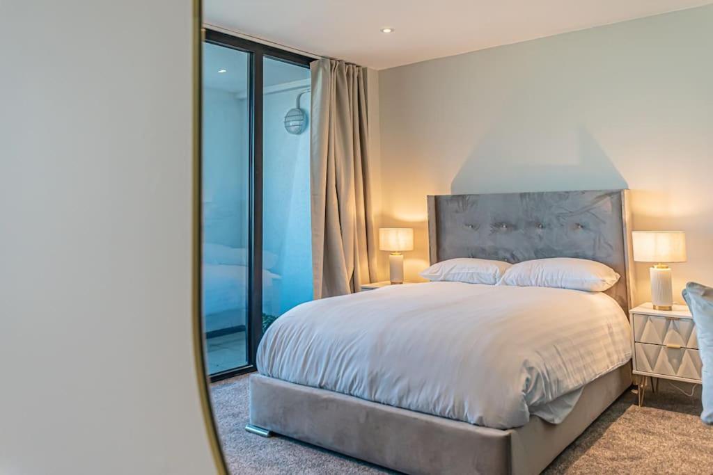 Open Balconey River View! Wow Liverpool Exterior photo